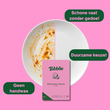 Voor en na: bord half vuil, half schoon uit de vaatwasser met Tabblie vaatwasstrips, geen handwas
